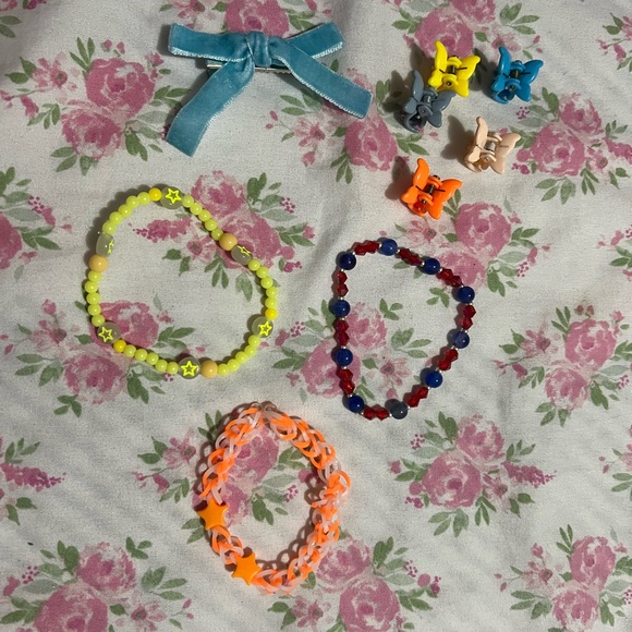 Red Spider-Man Keychain with Charms - Picture 3 of 3